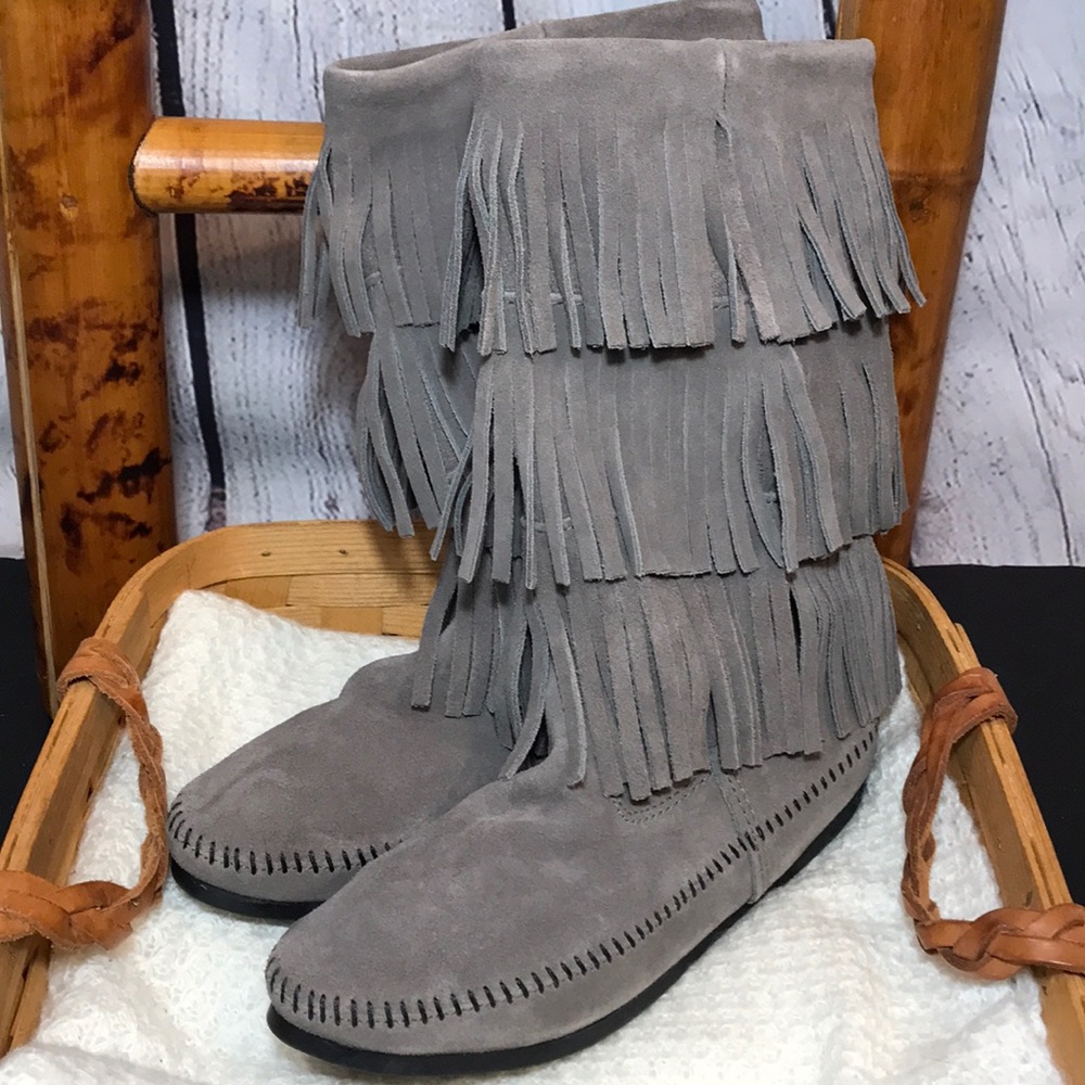 NWOT Minnetonka Gray 3 Layer Fringe Leather Boots - Picture 5 of 8